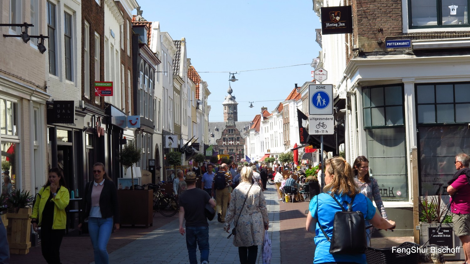 Gut besuchte Einkaufsstrasse, Feng Shui Bischoff, Schleswig Holstein